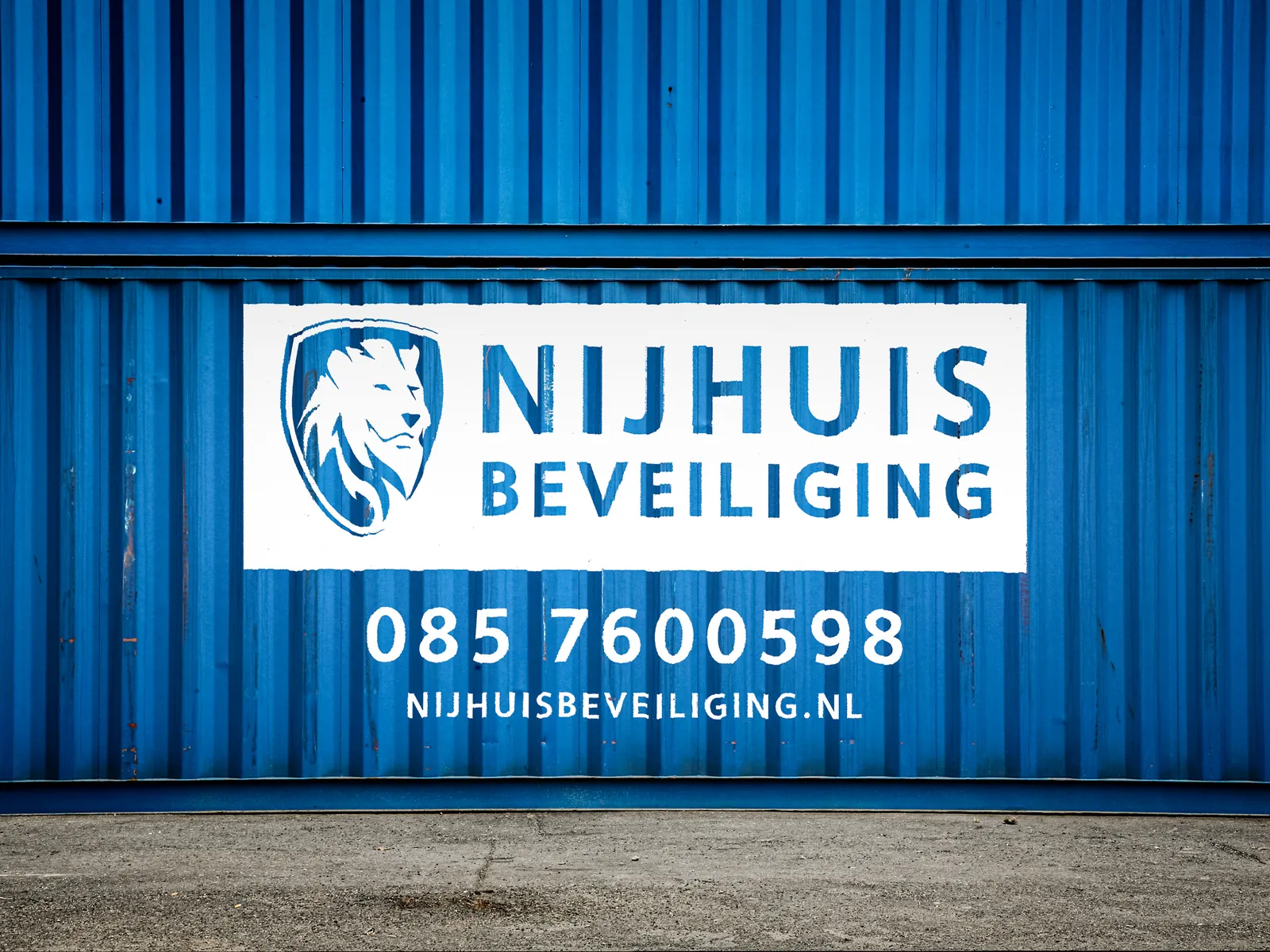 Bord van Nijhuis Beveiliging op een container